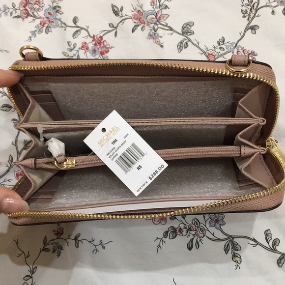 Michael Kors Wallet - Picture 3 of 4